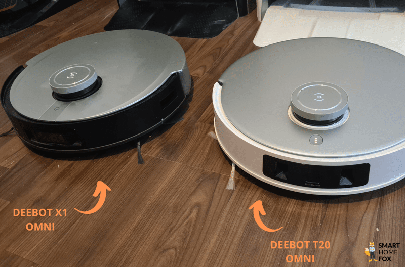Die Saugroboter ECOVACS DEEBOT T20 OMNI und der X1 OMNI stehen nebeneinander.